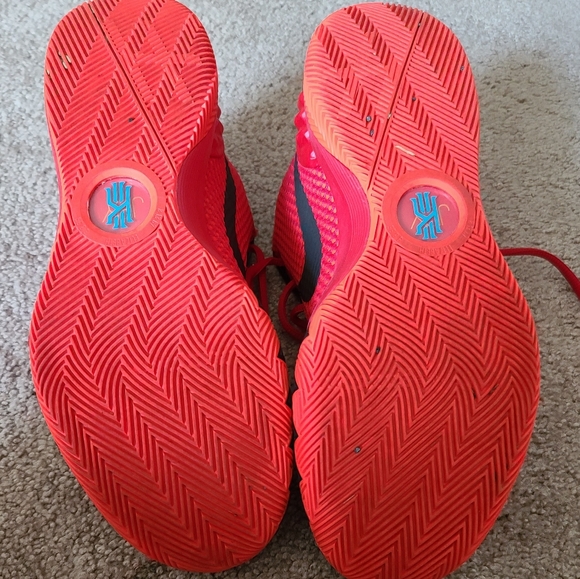 Nike Kyrie 1 Deceptive Red Basketball Sneakers - Picture 8 of 9